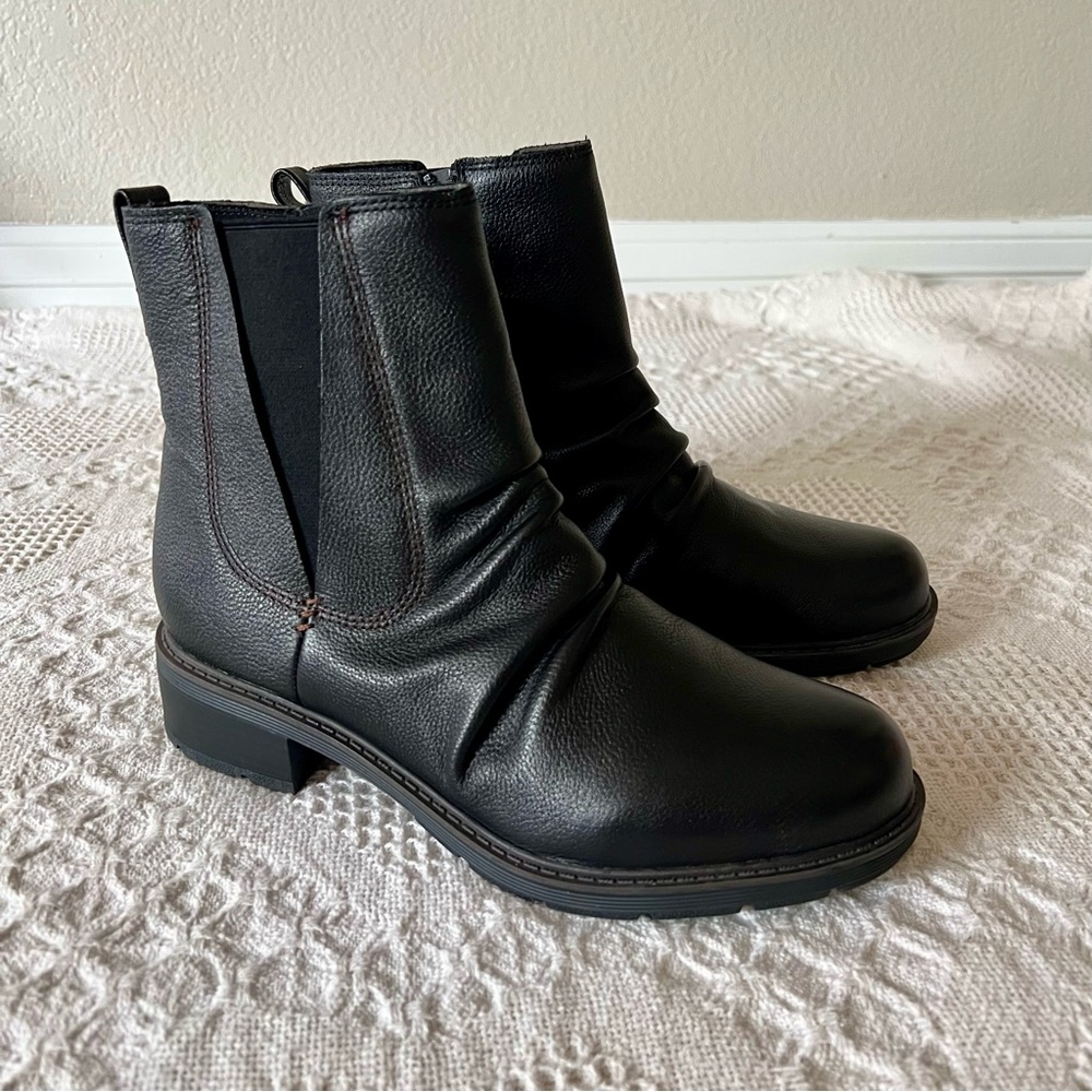 Clarks Collection Hearth Love Pebbled Black Leather Ankle Boots Size 10 Comfort - Picture 3 of 13